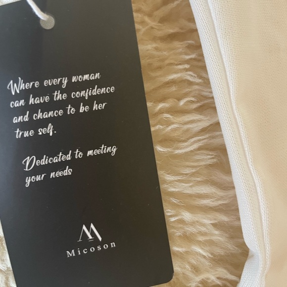 *NWT Micoson Mesh Cutout white top - Picture 4 of 8